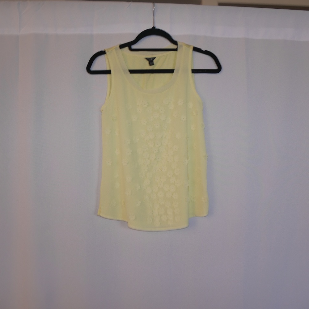 yellow blouse in women